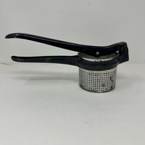 Vintage antique Obrien & Obrien potato ricer chicago black handle O7